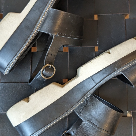 Denton Naturalizer Sandals - Picture 3 of 3